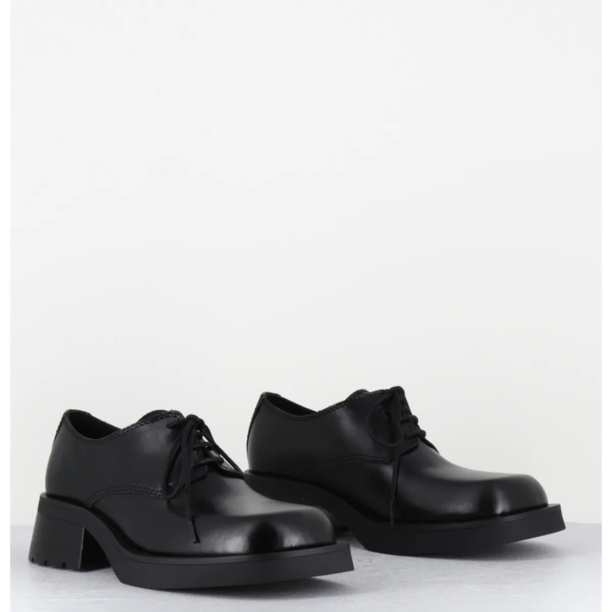 Chaussures^E8 BY MIISTA Chaussures à lacets en cuir bout carré - ALTHEA BLACK BROGUES NOIR