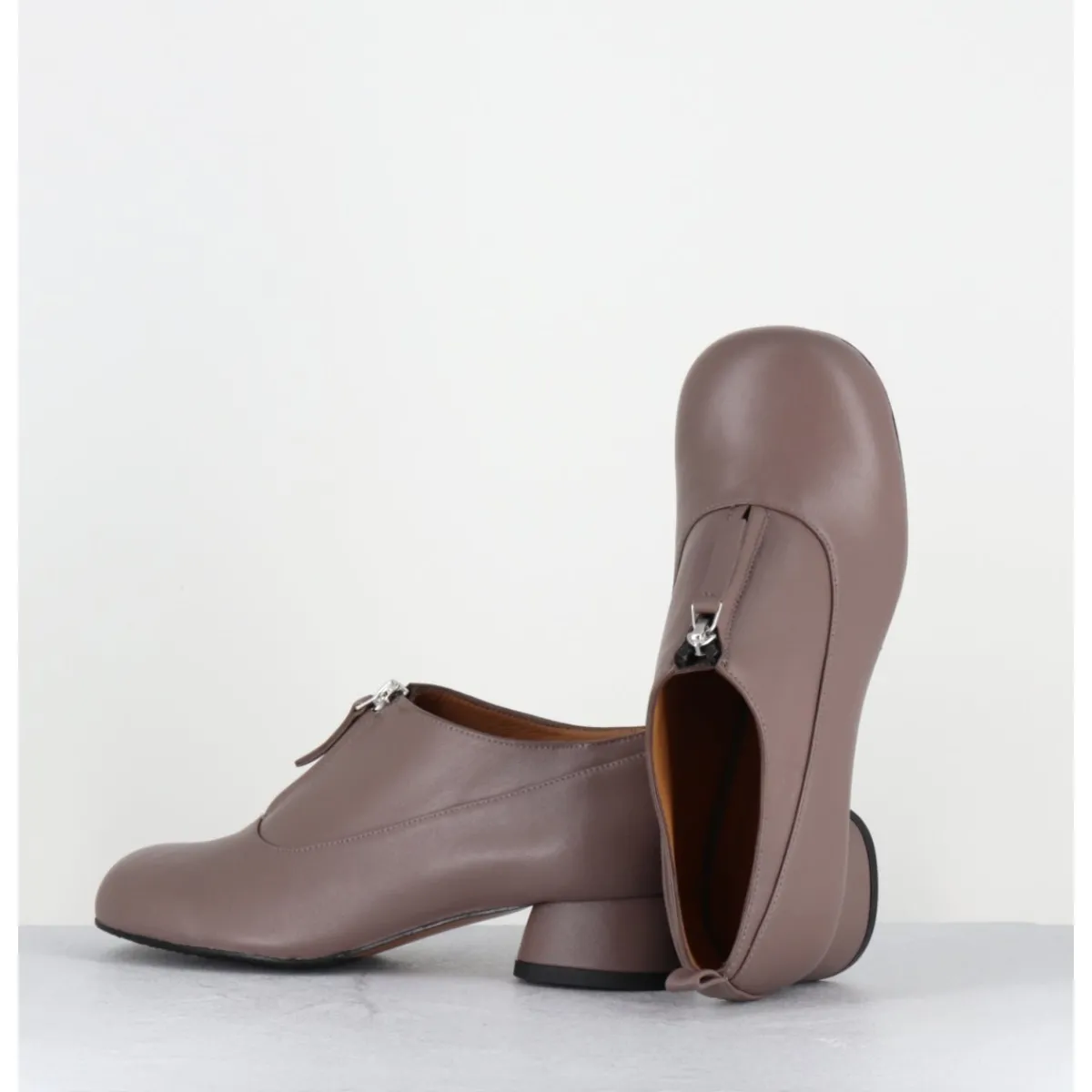 Mocassins | Chaussures^AUDLEY Chaussures petit talon et zip central en cuir taupe - IROY NAPPA FUNGHI GRIS