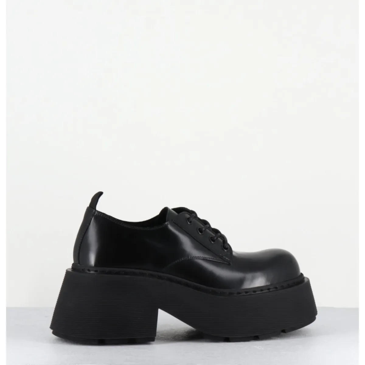 Chaussures^VIC MATIE Derbies en cuir glacé fumé semelle épaisse - 1D7702D BUFFY BLACK NOIR