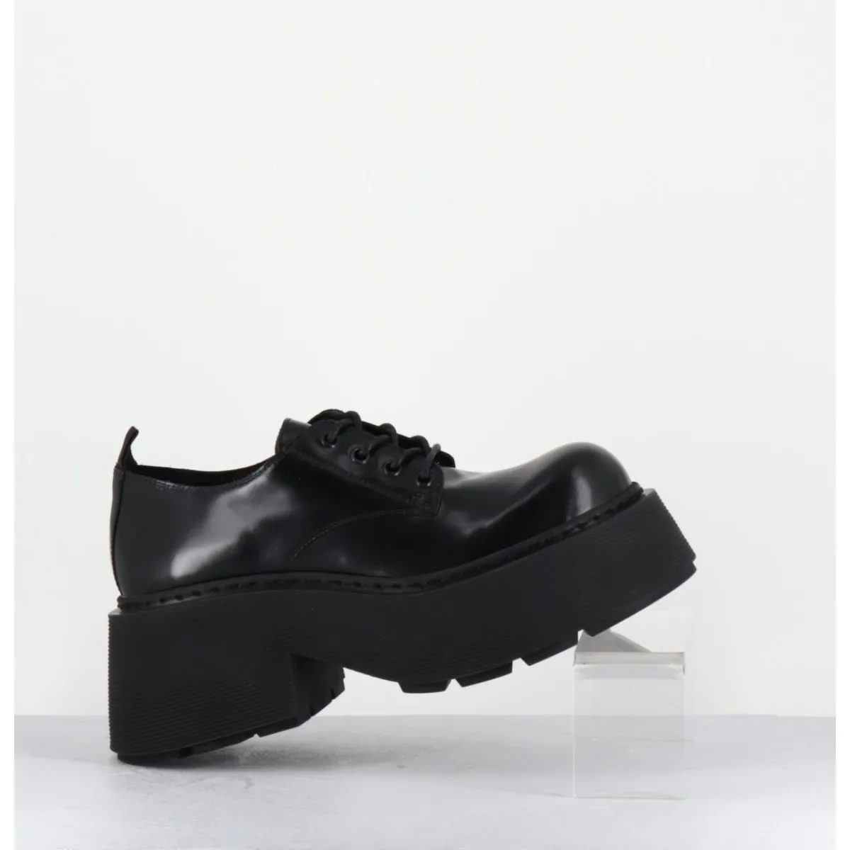 Chaussures^VIC MATIE Derbies en cuir glacé fumé semelle épaisse - 1D7702D BUFFY BLACK NOIR