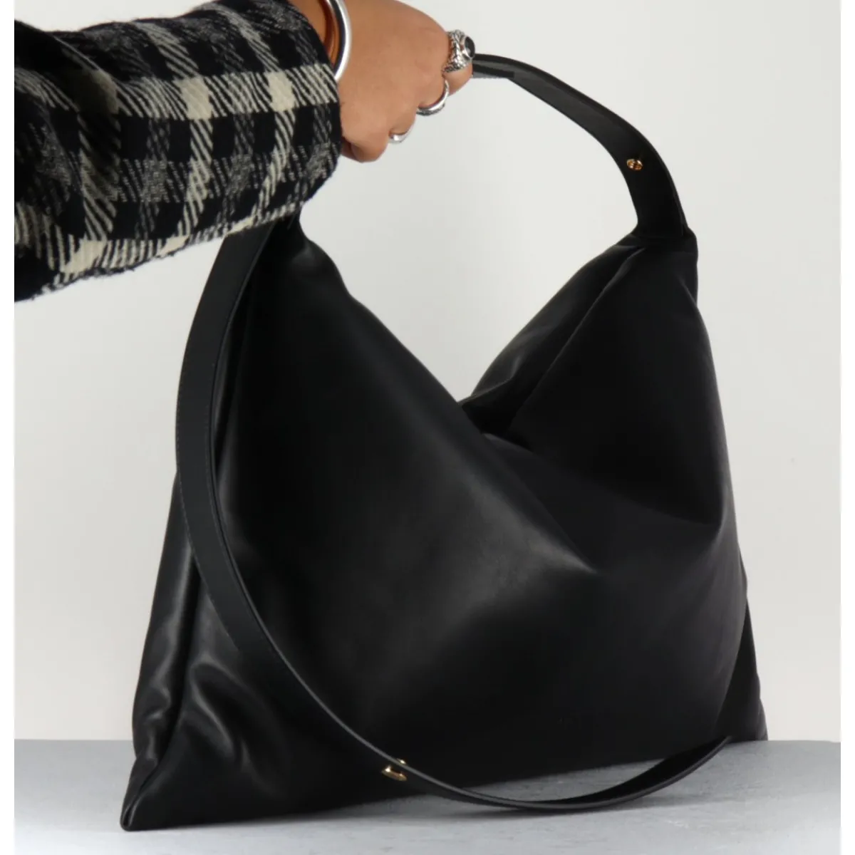 Les Sacs^SIMON MILLER LARGE BLACK PUFFIN BAG NOIR