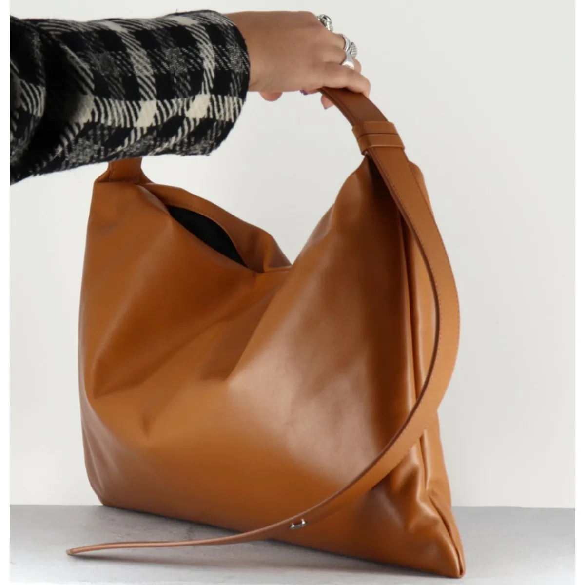 Les Sacs^SIMON MILLER LARGE TOFFEE PUFFIN BAG CAMEL