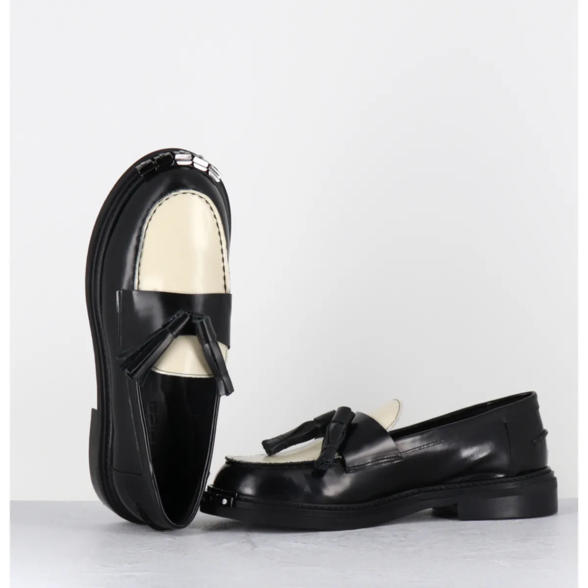 Mocassins | Chaussures^GARRICE LAB Mocassins à pompons en cuir glacé noir et blanc - TECAR ABRA NERO BIANCO NOIR&BLANC