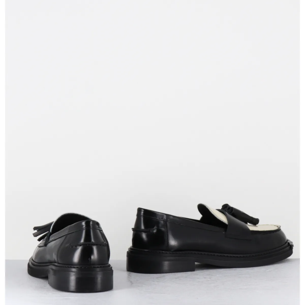 Mocassins | Chaussures^GARRICE LAB Mocassins à pompons en cuir glacé noir et blanc - TECAR ABRA NERO BIANCO NOIR&BLANC