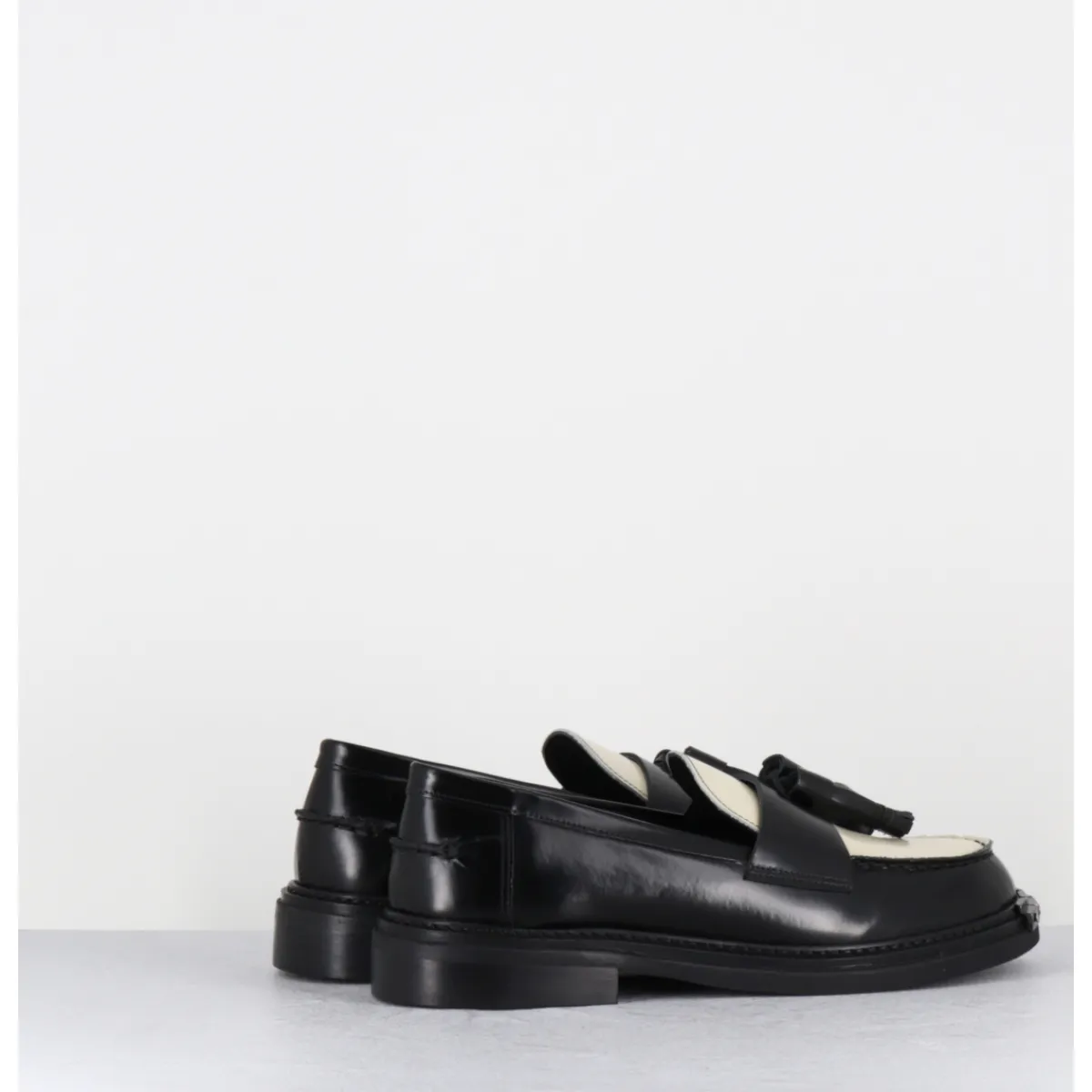Mocassins | Chaussures^GARRICE LAB Mocassins à pompons en cuir glacé noir et blanc - TECAR ABRA NERO BIANCO NOIR&BLANC