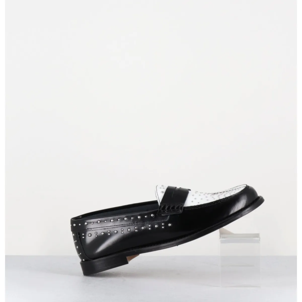 Mocassins | Chaussures^GARRICE LAB Mocassins bi-colores noir & blanc cloutés - ILAY ABRA NERO BIANCO NOIR&BLANC