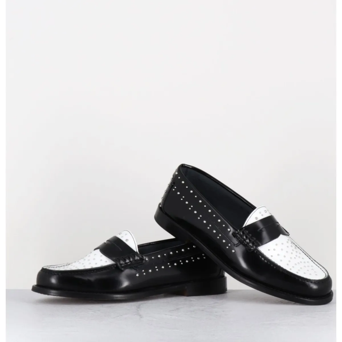 Mocassins | Chaussures^GARRICE LAB Mocassins bi-colores noir & blanc cloutés - ILAY ABRA NERO BIANCO NOIR&BLANC