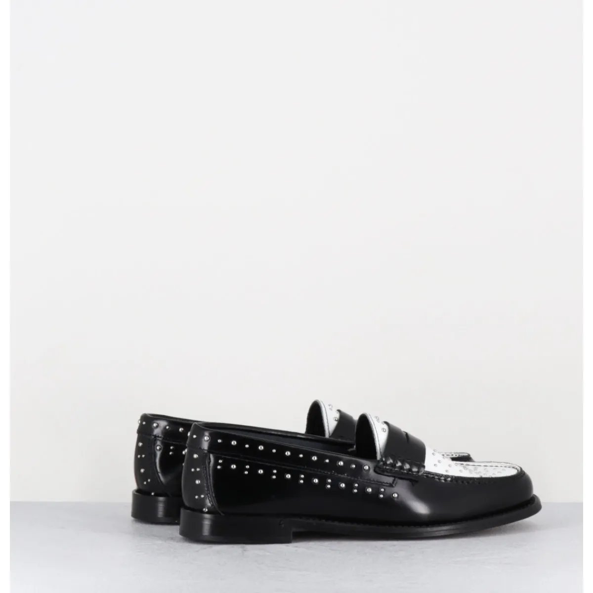 Mocassins | Chaussures^GARRICE LAB Mocassins bi-colores noir & blanc cloutés - ILAY ABRA NERO BIANCO NOIR&BLANC