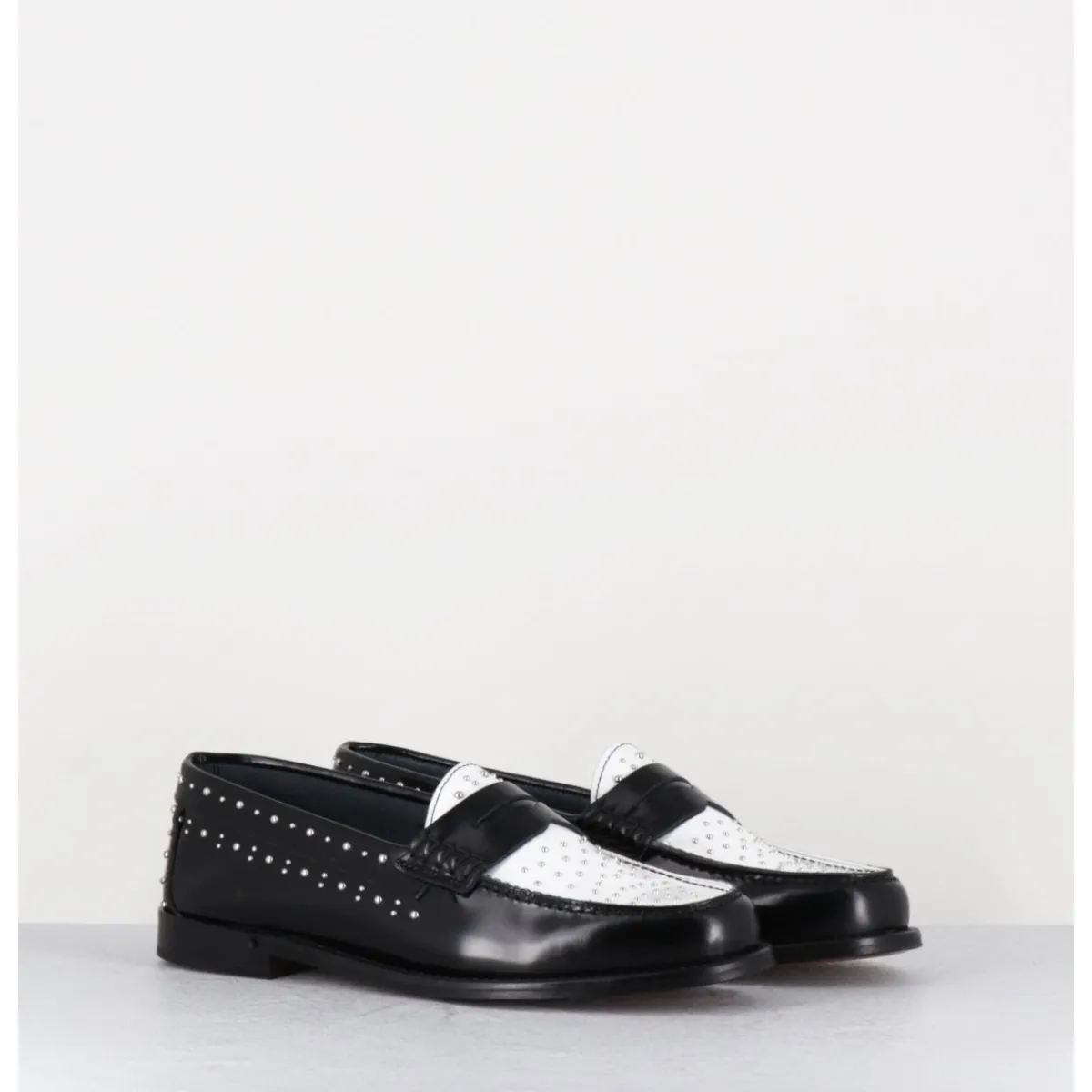 Mocassins | Chaussures^GARRICE LAB Mocassins bi-colores noir & blanc cloutés - ILAY ABRA NERO BIANCO NOIR&BLANC