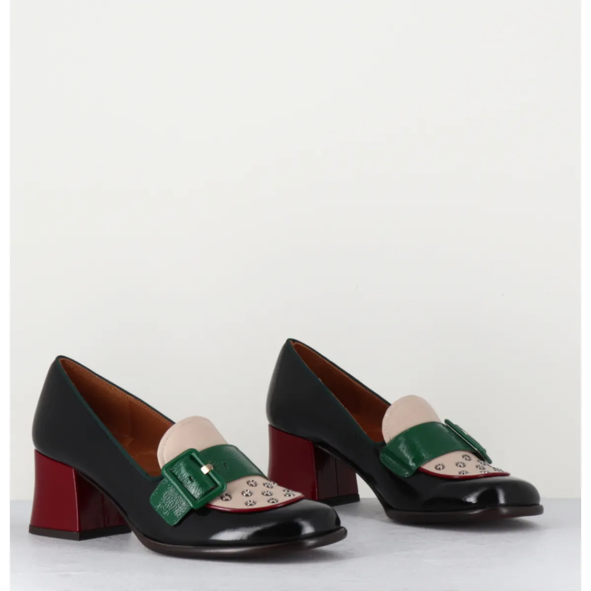 Mocassins^CHIE MIHARA Mocassins petit talon en cuir vernis noir & boucle verte - MEMET NEGRO SAND