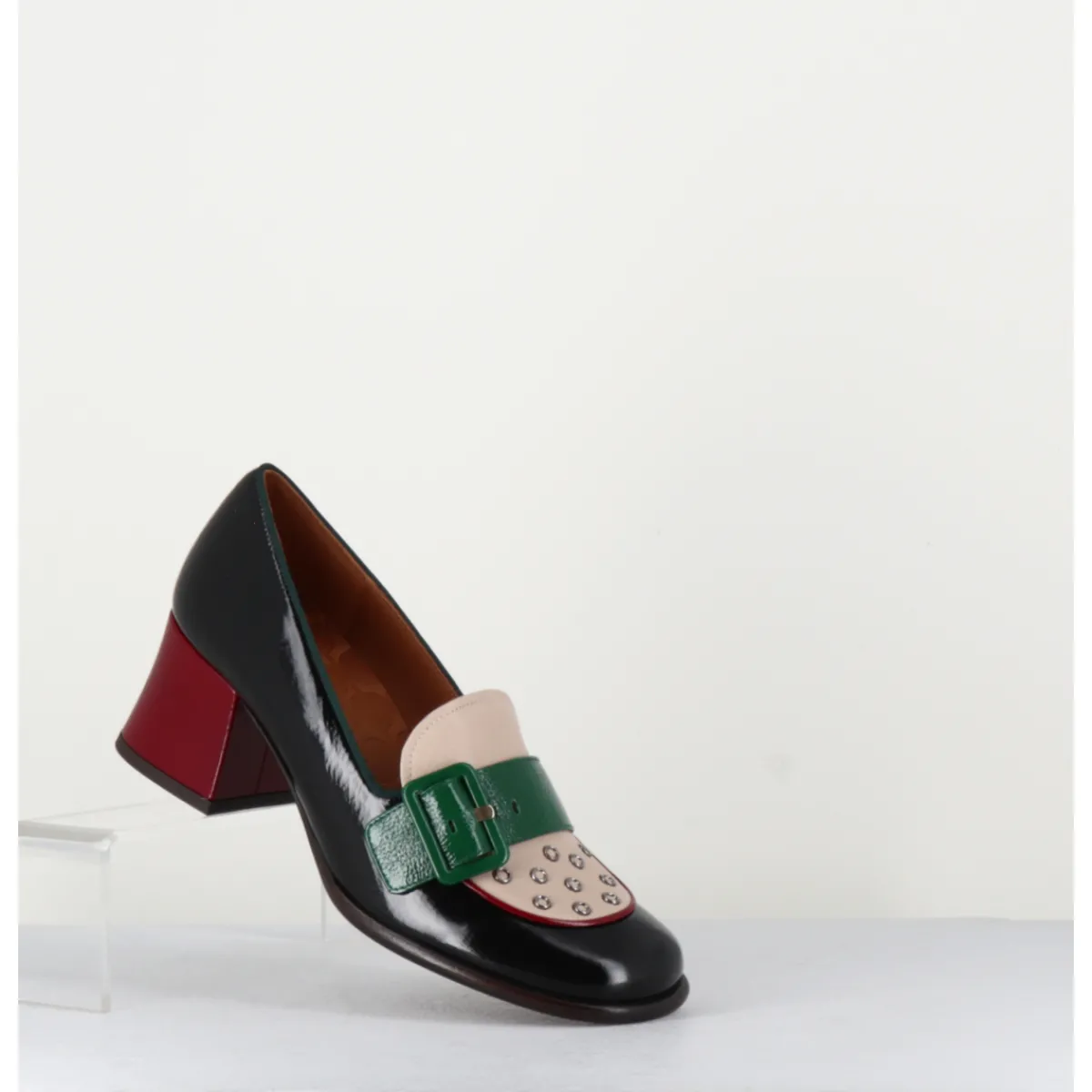 Mocassins^CHIE MIHARA Mocassins petit talon en cuir vernis noir & boucle verte - MEMET NEGRO SAND