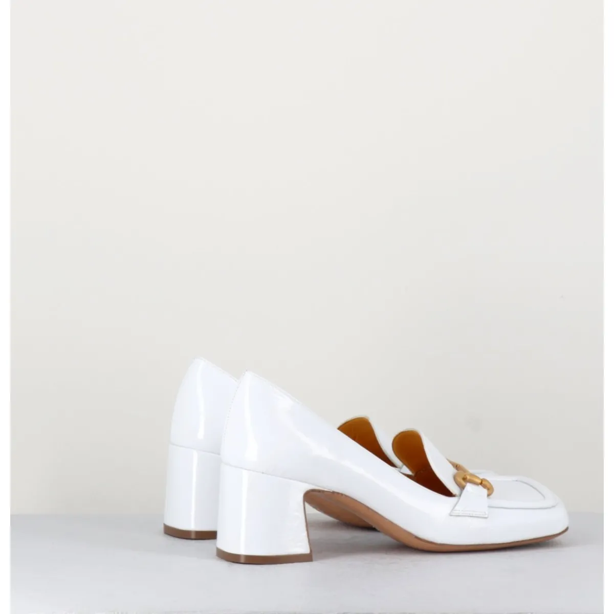 mocassins_petit_talon_naplak_blanc_amp_mors_dor__q_naplak_white_2.webp Mocassins^MARA BINI Mocassins petit talon naplak & mors doré - Q167 NAPLAK WHITE BLANC