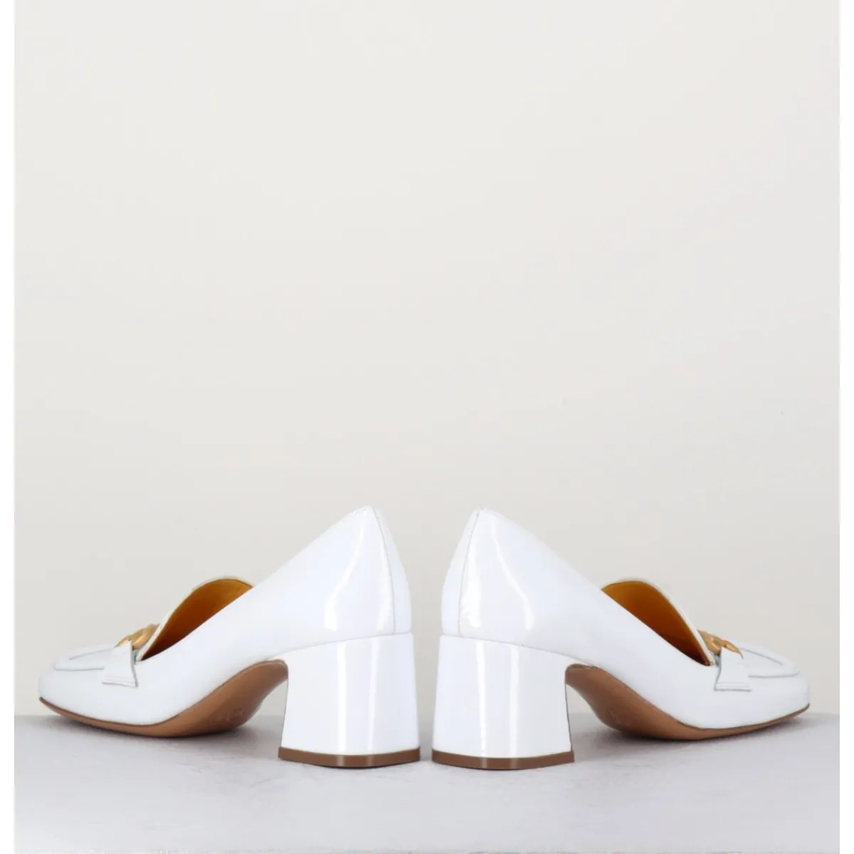 mocassins_petit_talon_naplak_blanc_amp_mors_dor__q_naplak_white_3.webp Mocassins^MARA BINI Mocassins petit talon naplak & mors doré - Q167 NAPLAK WHITE BLANC