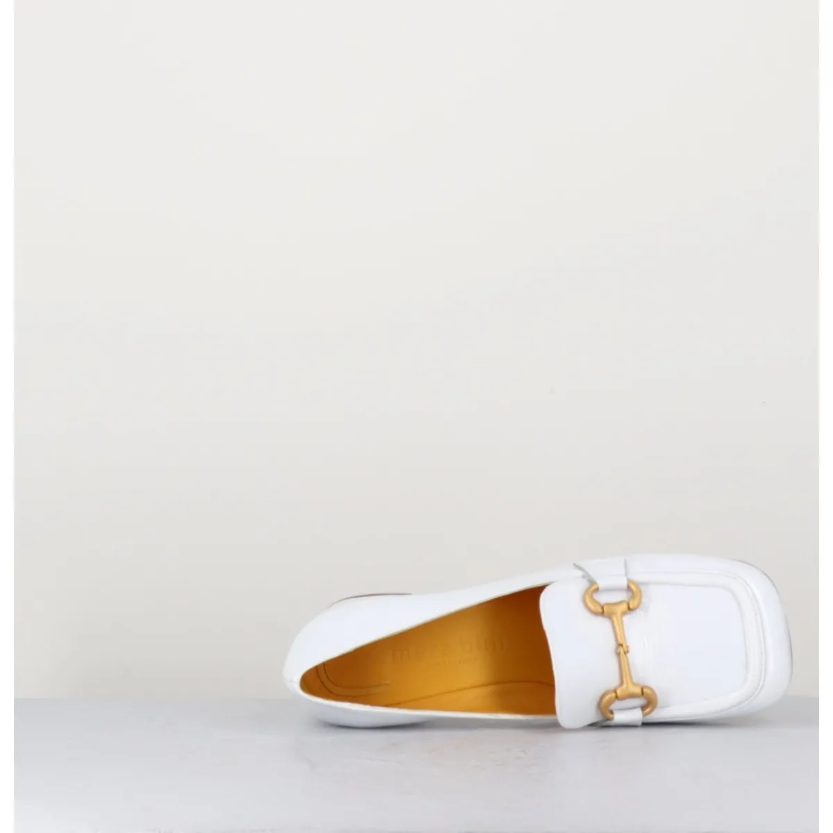mocassins_petit_talon_naplak_blanc_amp_mors_dor__q_naplak_white_7.webp Mocassins^MARA BINI Mocassins petit talon naplak & mors doré - Q167 NAPLAK WHITE BLANC