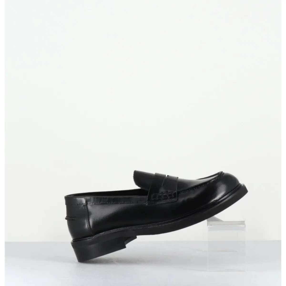 Mocassins | Chaussures^GARRICE LAB Mocassins plats à bout rond en cuir glacé - CHINO ABRASIVATO NERO NOIR