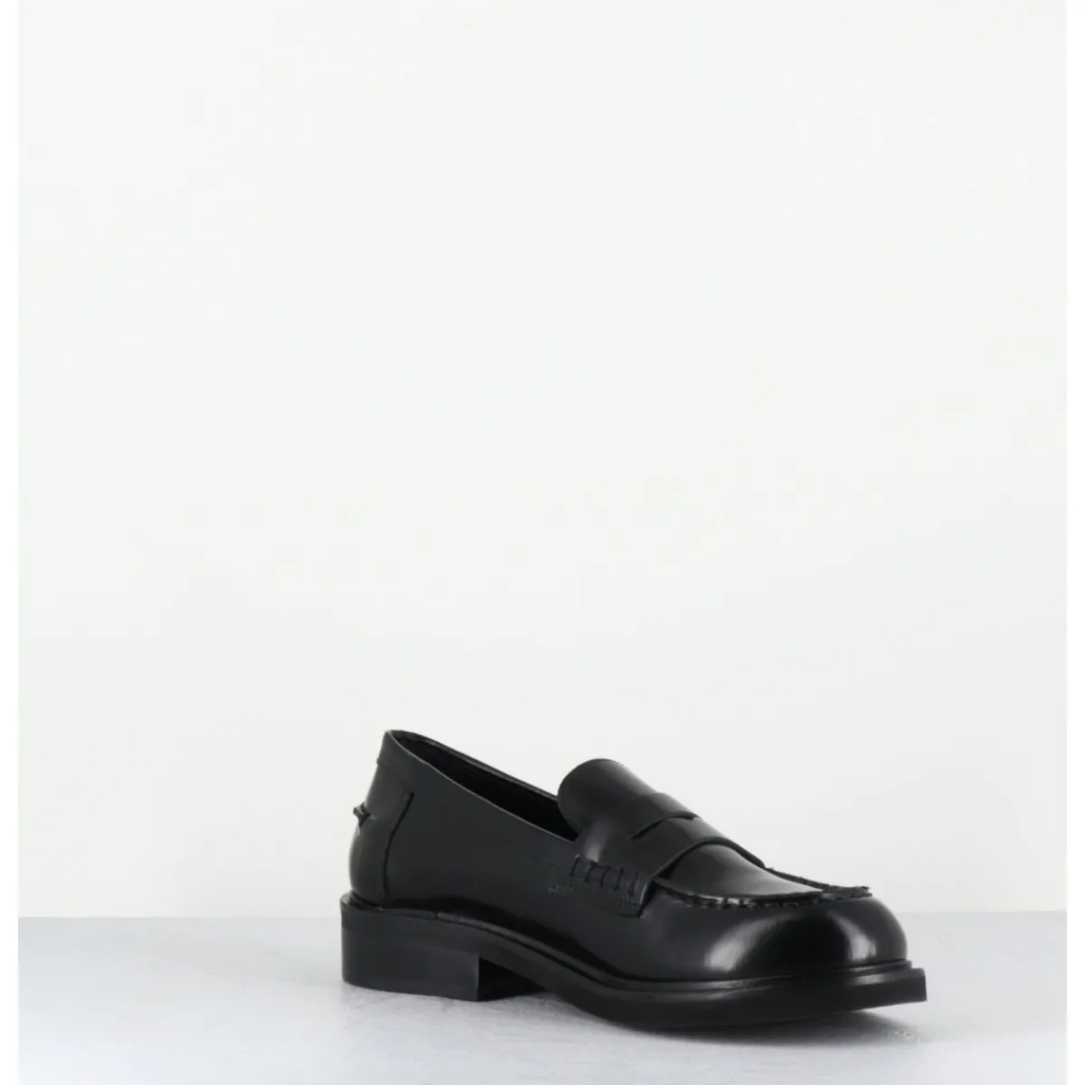 Mocassins | Chaussures^GARRICE LAB Mocassins plats à bout rond en cuir glacé - CHINO ABRASIVATO NERO NOIR