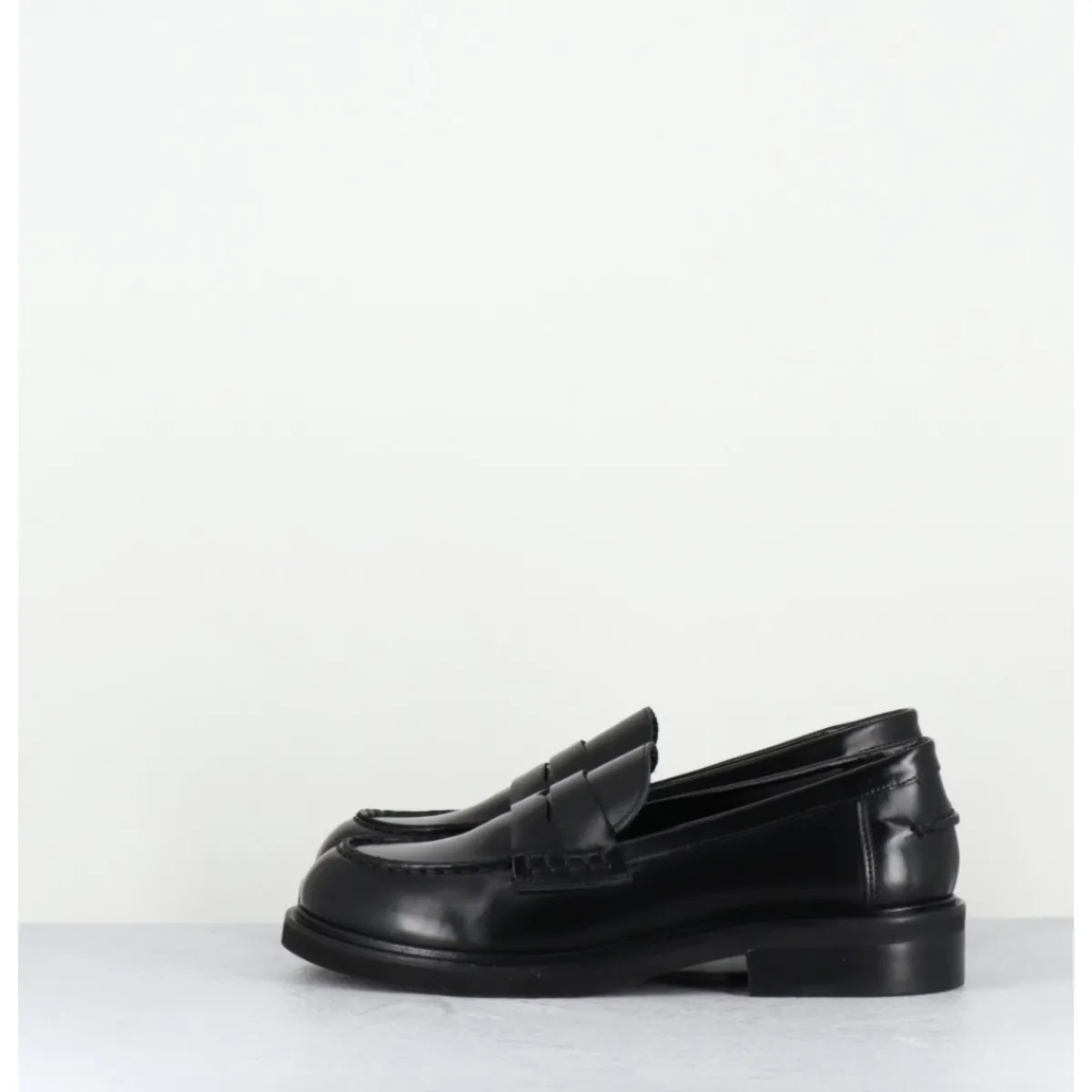 Mocassins | Chaussures^GARRICE LAB Mocassins plats à bout rond en cuir glacé - CHINO ABRASIVATO NERO NOIR