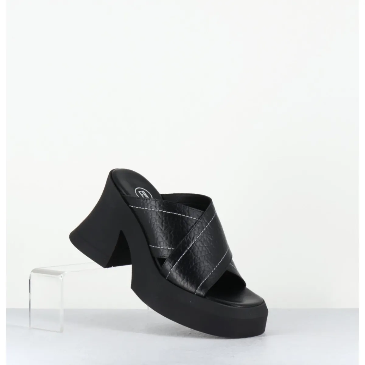 Plateformes^E8 BY MIISTA Mules à plateforme cuir grainé & surpiqûres blanches - RAISSA BLACK MULES NOIR