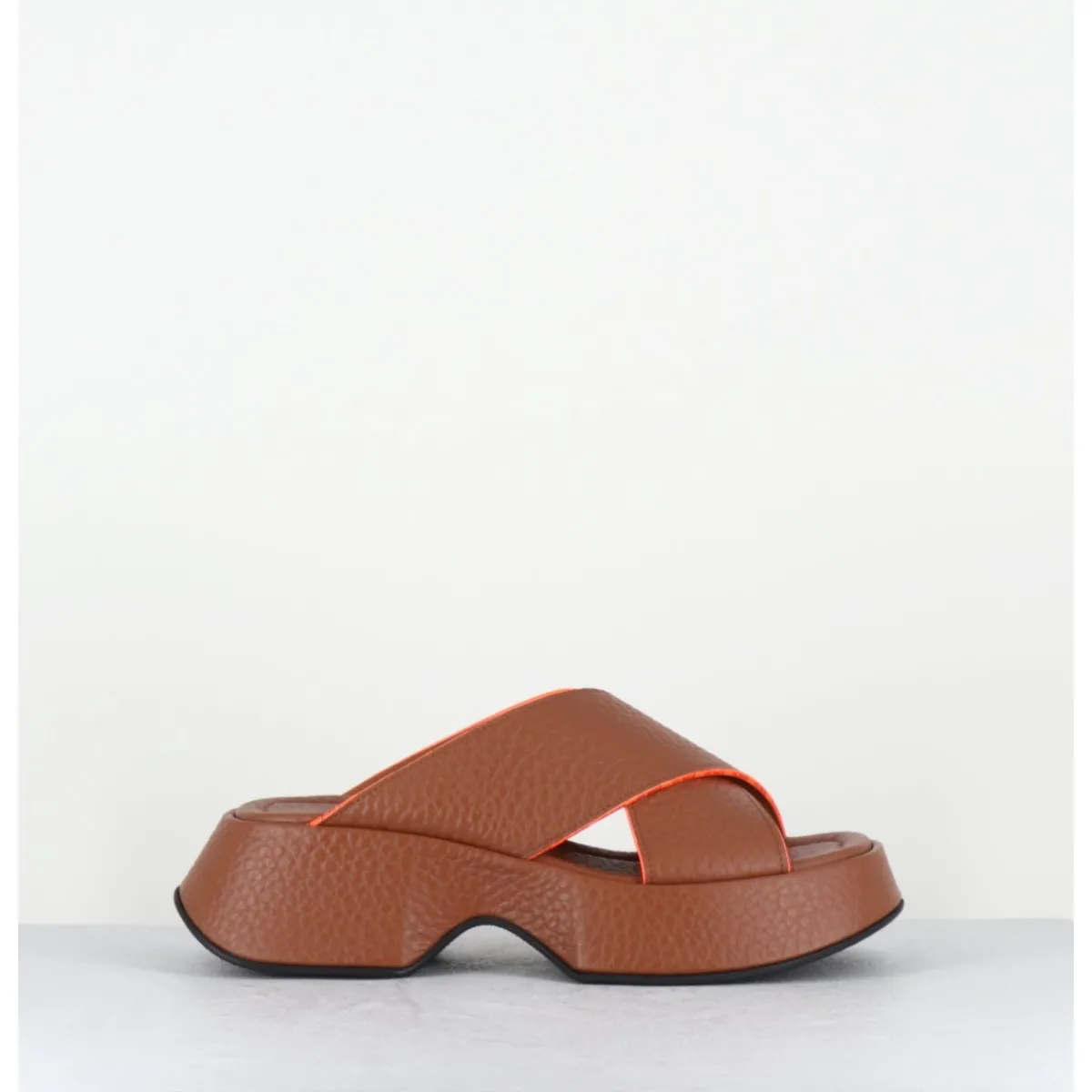 Plateformes^VIC MATIE Mules à plateforme en cuir grainé & bordures orangées - 1E1516D QUINTINO TOBACCO CAMEL