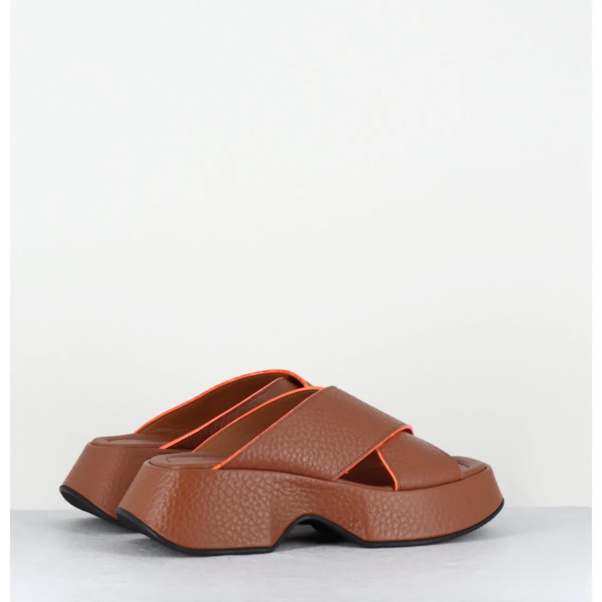 Plateformes^VIC MATIE Mules à plateforme en cuir grainé & bordures orangées - 1E1516D QUINTINO TOBACCO CAMEL
