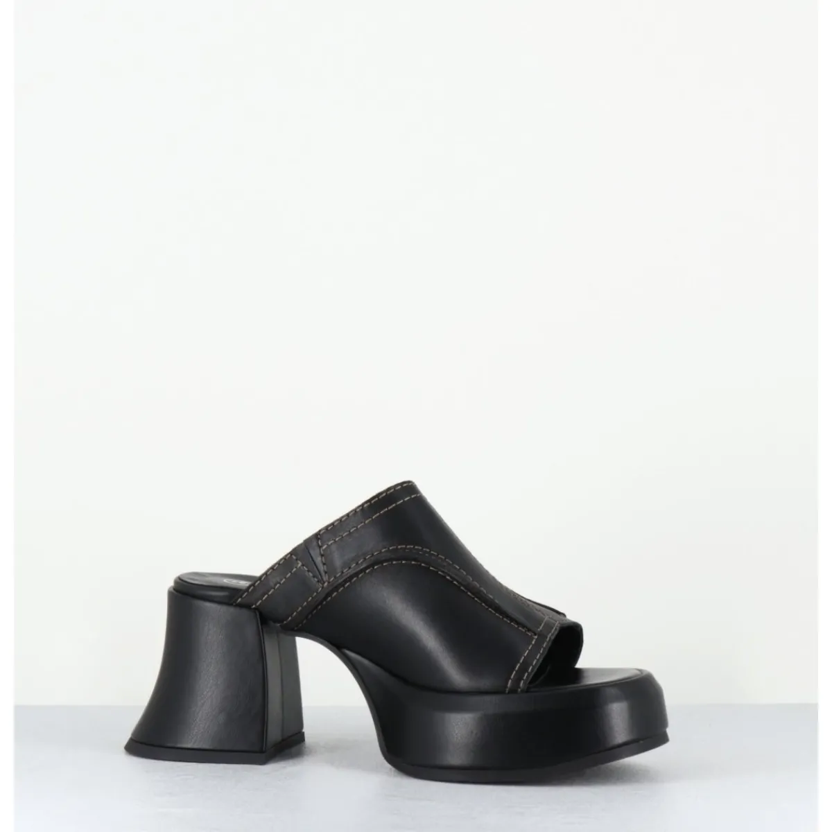 Plateformes^E8 BY MIISTA Mules à plateformes 70s cuir & surpiqûres beiges - LOTA BLACK SANDAL NOIR