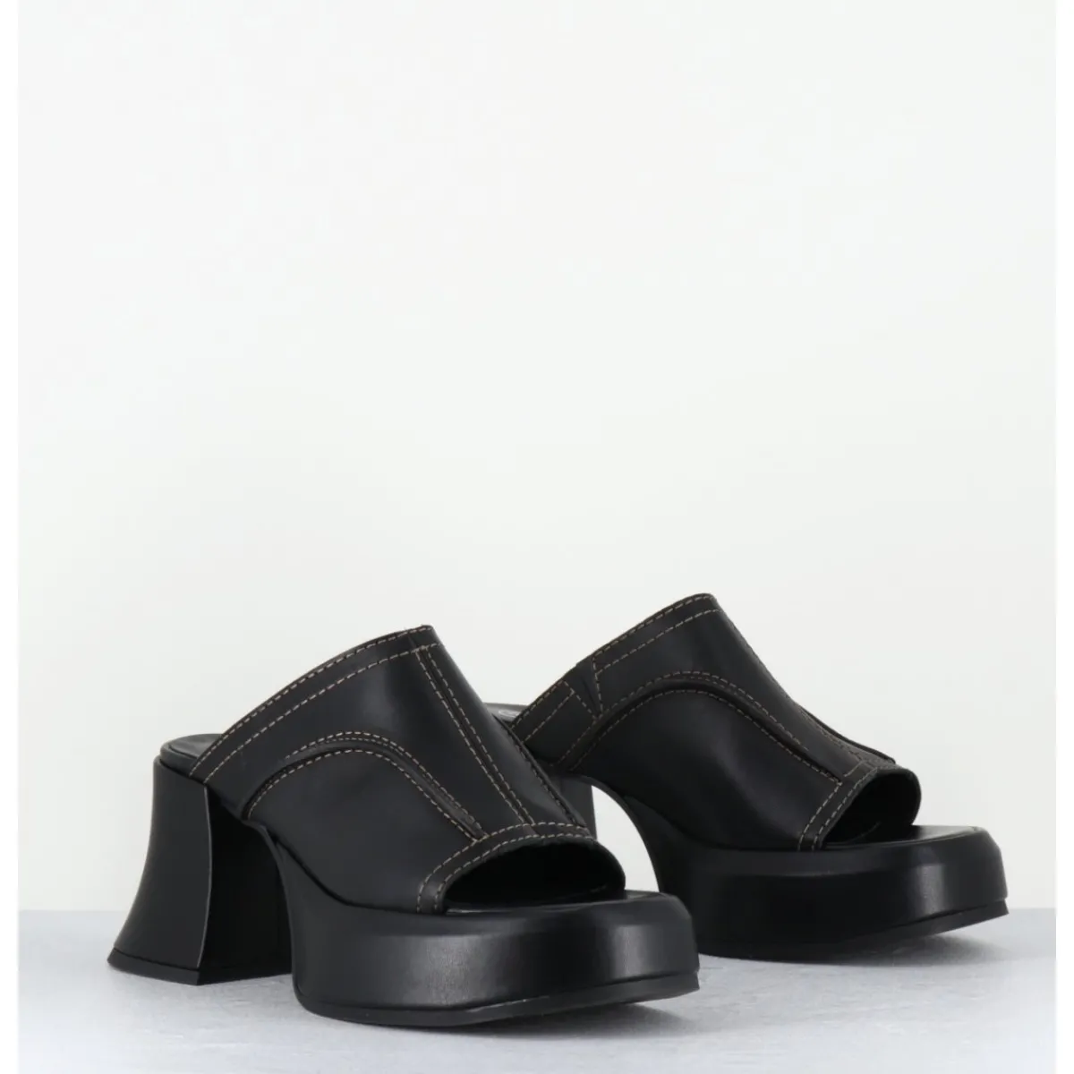 Plateformes^E8 BY MIISTA Mules à plateformes 70s cuir & surpiqûres beiges - LOTA BLACK SANDAL NOIR