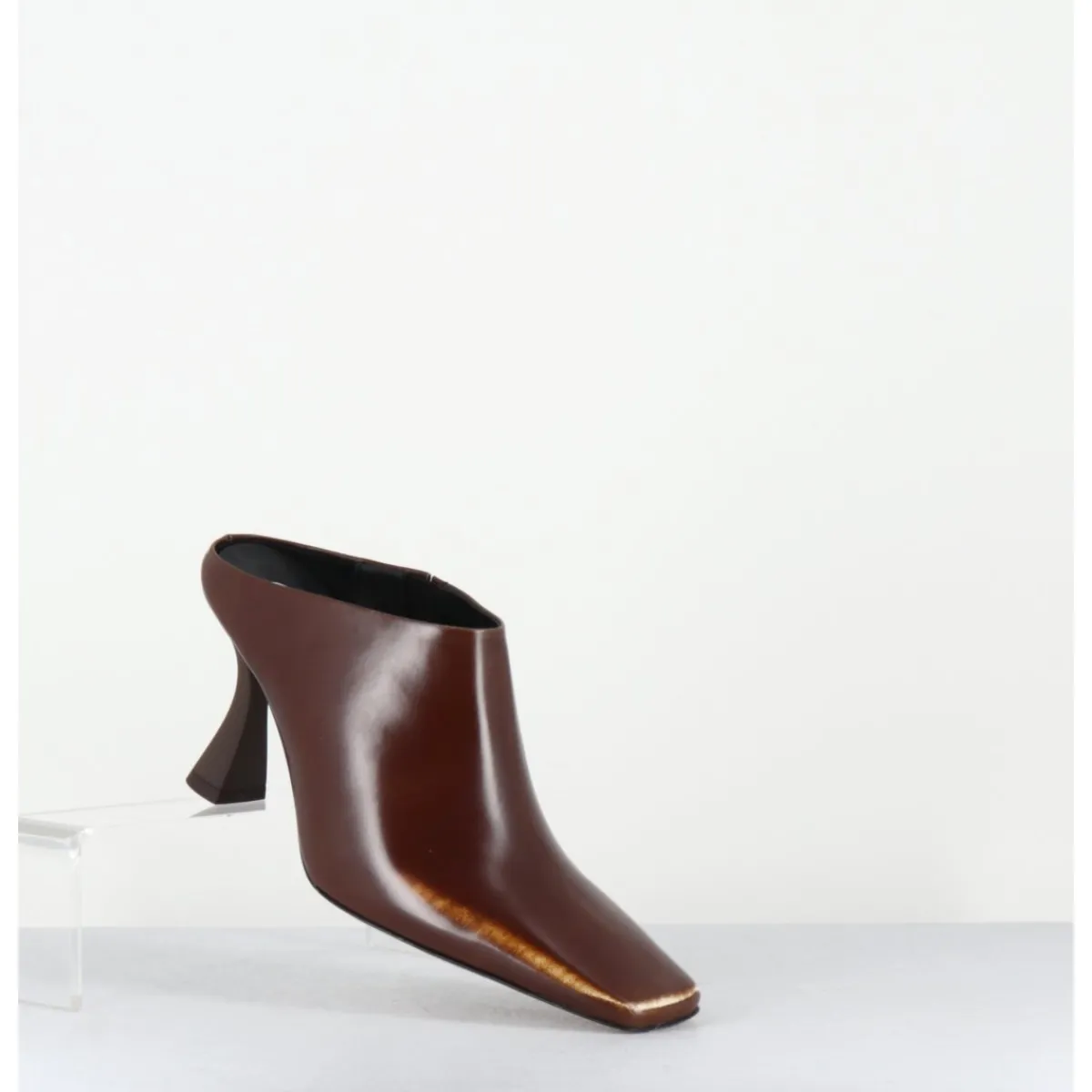 Chaussures^E8 BY MIISTA Mules à talon bout carrré en cuir glacé distressed - MANUELA BROWN MULE MARRON