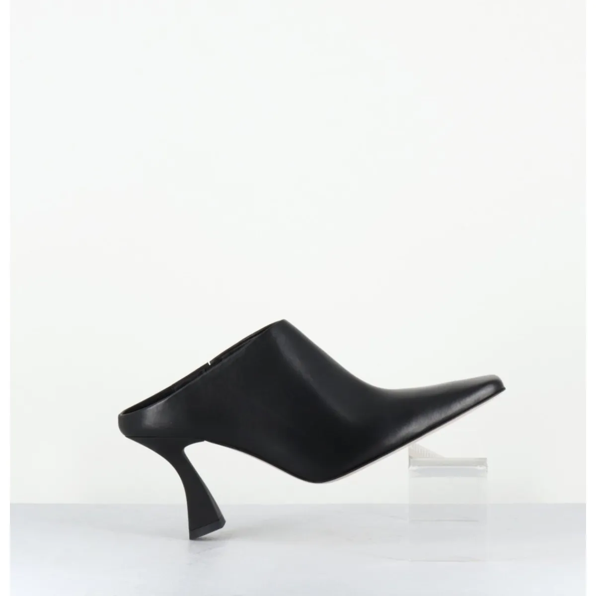 Chaussures^E8 BY MIISTA Mules à talon bout carrré en cuir - MANUELA BLACK MULES NOIR