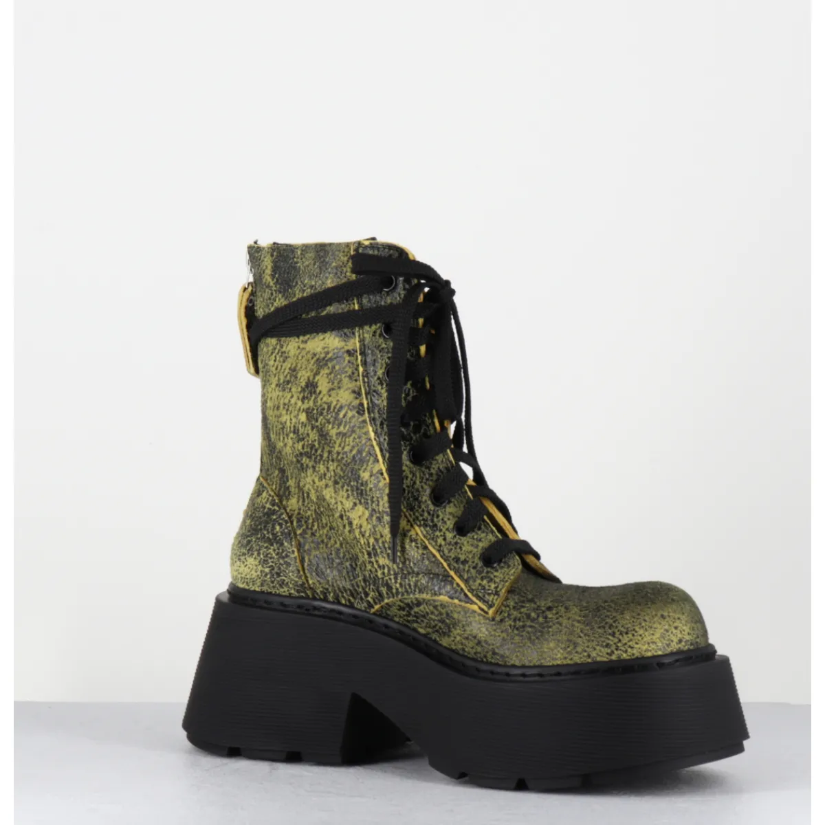 Boots | Bikers^VIC MATIE Rangers à lacets en cuir craquelé et noir - 1F2154D PUNK YELLOW JAUNE