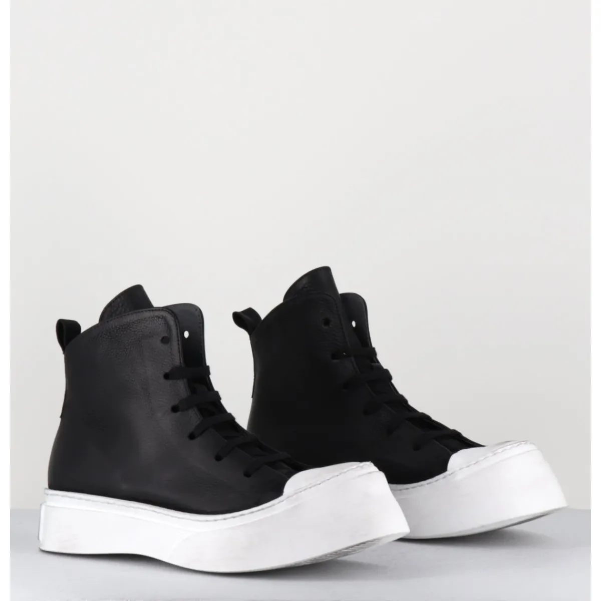 Boots | Chaussures^LOFINA Sneakers en cuir huilé & semelle blanc déstructurée - 3543 GAS NERO NOIR