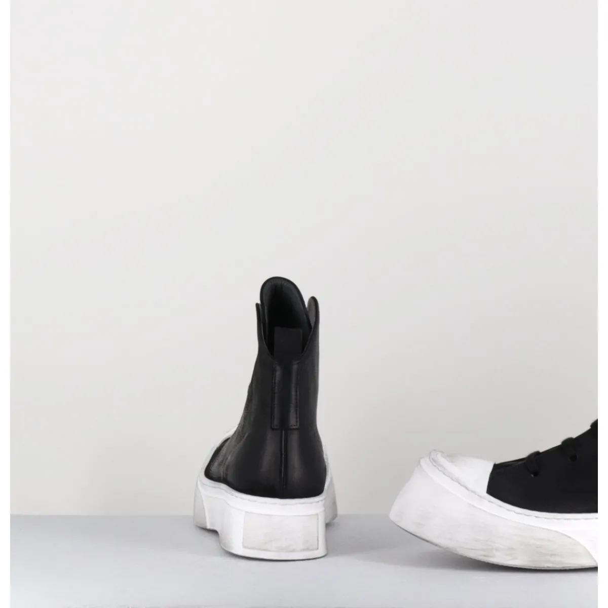 Boots | Chaussures^LOFINA Sneakers en cuir huilé & semelle blanc déstructurée - 3543 GAS NERO NOIR