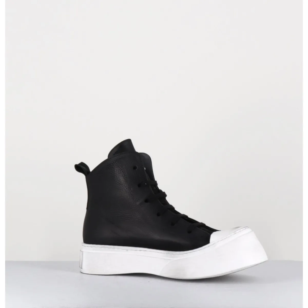 Boots | Chaussures^LOFINA Sneakers en cuir huilé & semelle blanc déstructurée - 3543 GAS NERO NOIR