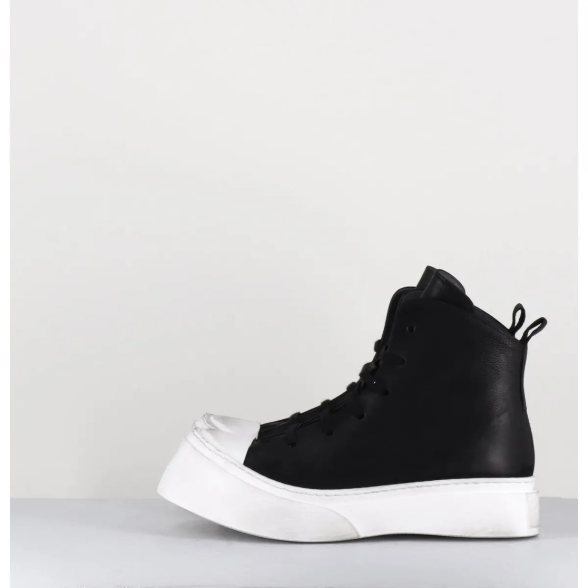 Boots | Chaussures^LOFINA Sneakers en cuir huilé & semelle blanc déstructurée - 3543 GAS NERO NOIR