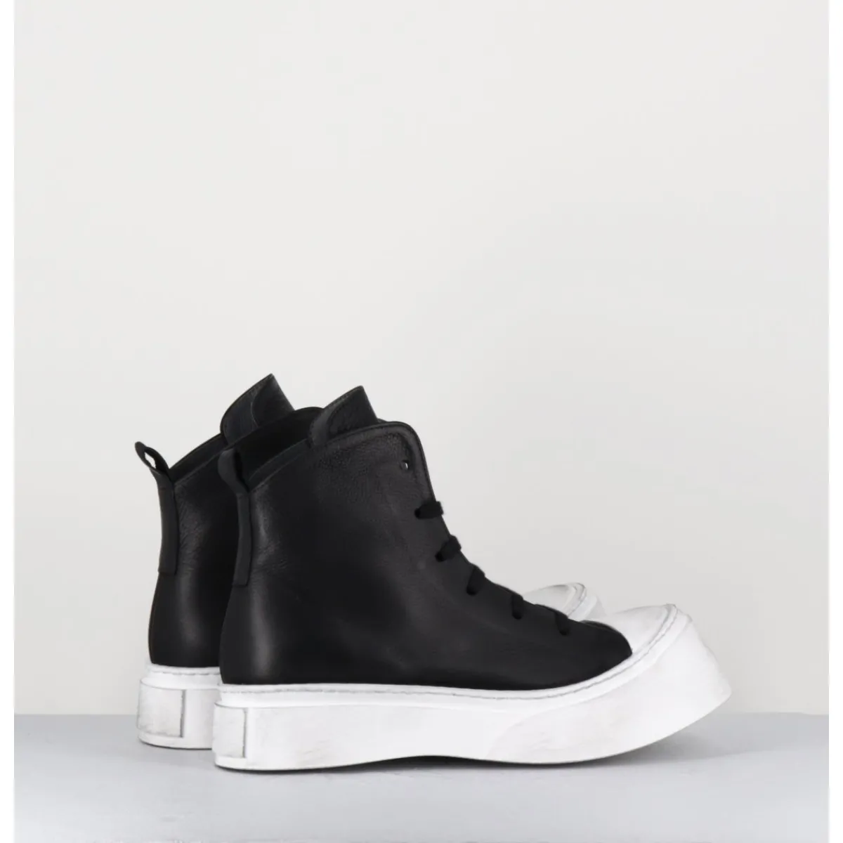 Boots | Chaussures^LOFINA Sneakers en cuir huilé & semelle blanc déstructurée - 3543 GAS NERO NOIR