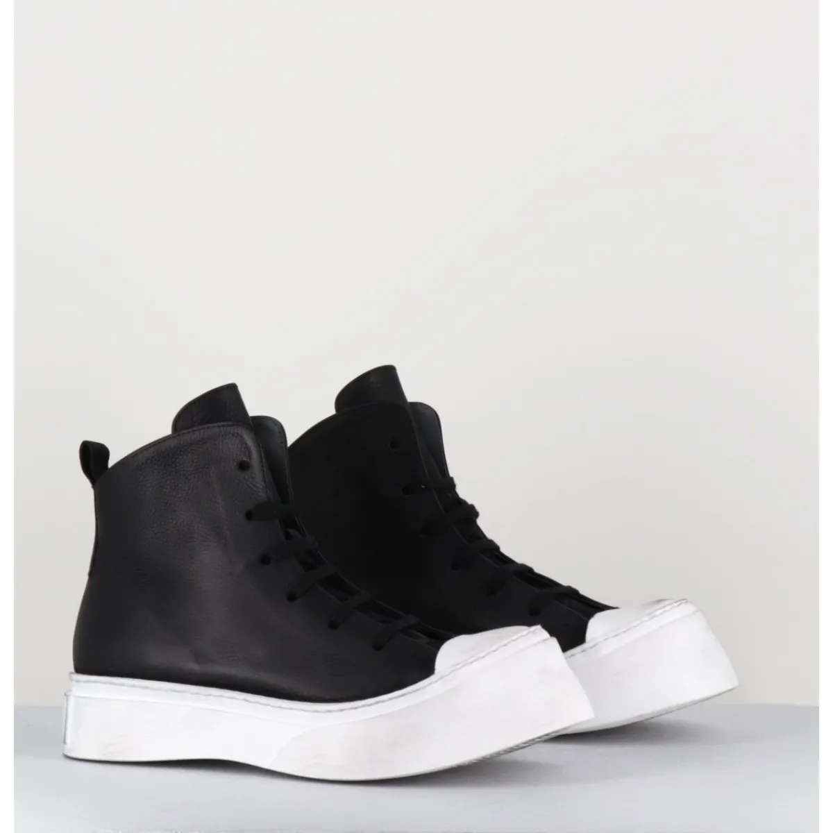 Boots | Chaussures^LOFINA Sneakers en cuir huilé & semelle blanc déstructurée - 3543 GAS NERO NOIR